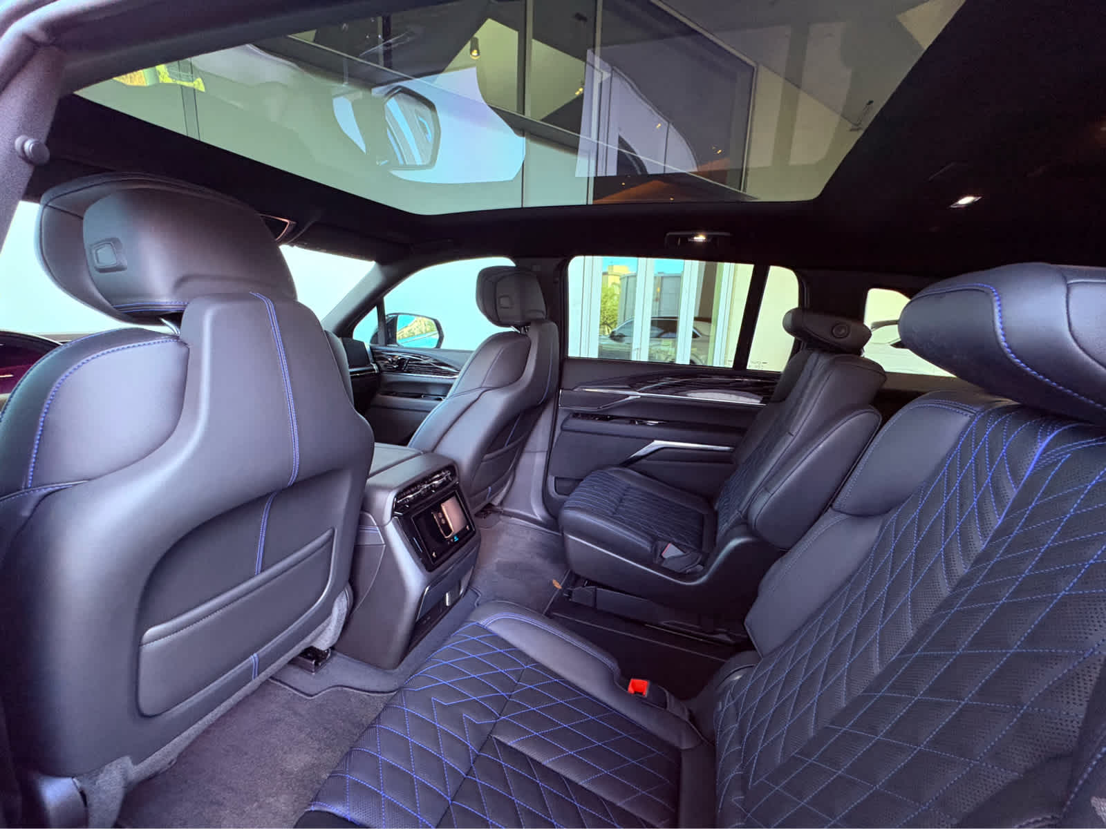 2025 Cadillac Escalade IQ Luxury photo 21