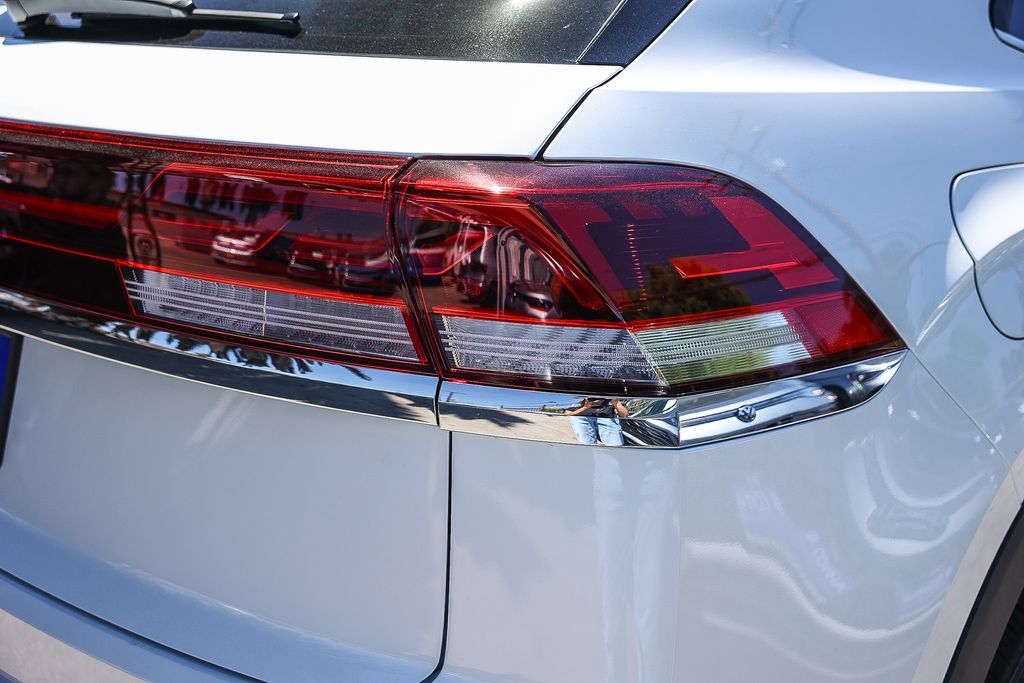 2026 Volkswagen Atlas Cross Sport SE Technology photo 3