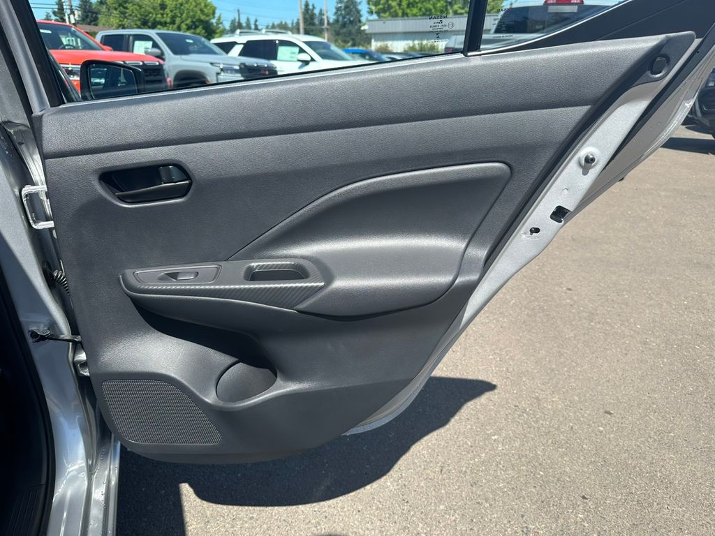 2025 Nissan Versa 1.6 S photo 24