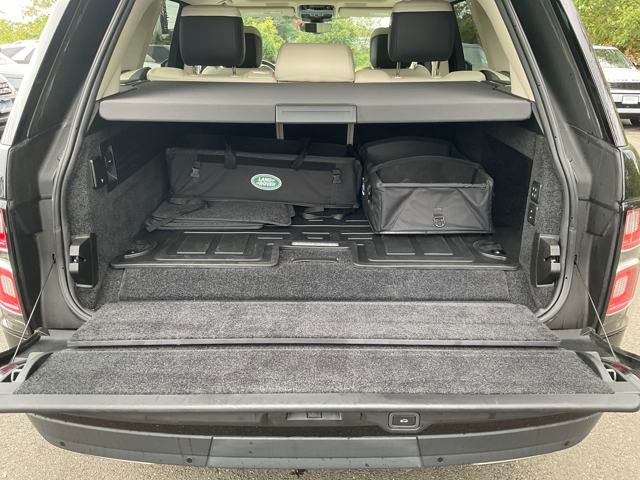 2020 Land Rover Range Rover HSE photo 24