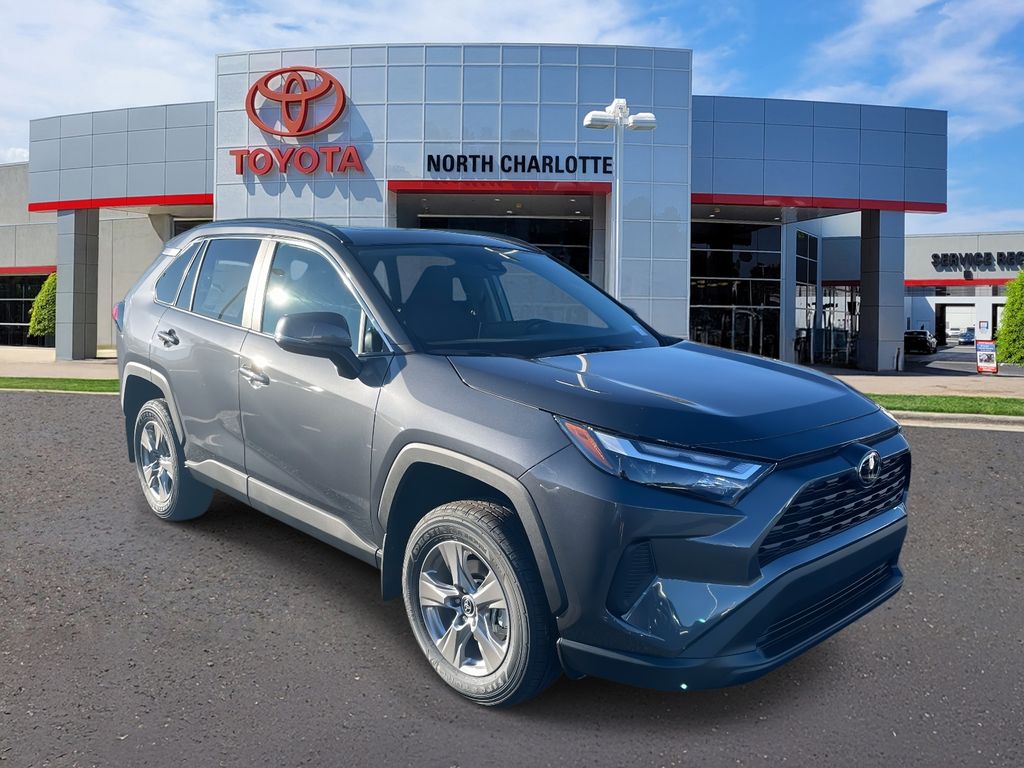 2025 Toyota RAV4 XLE's photo