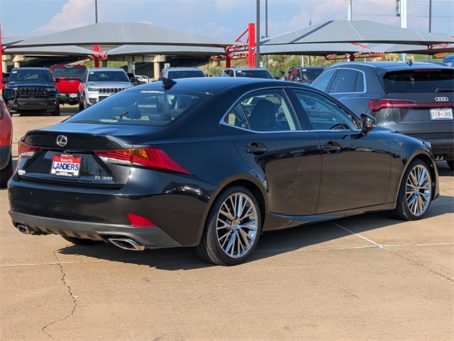 2018 Lexus IS 300 photo 4