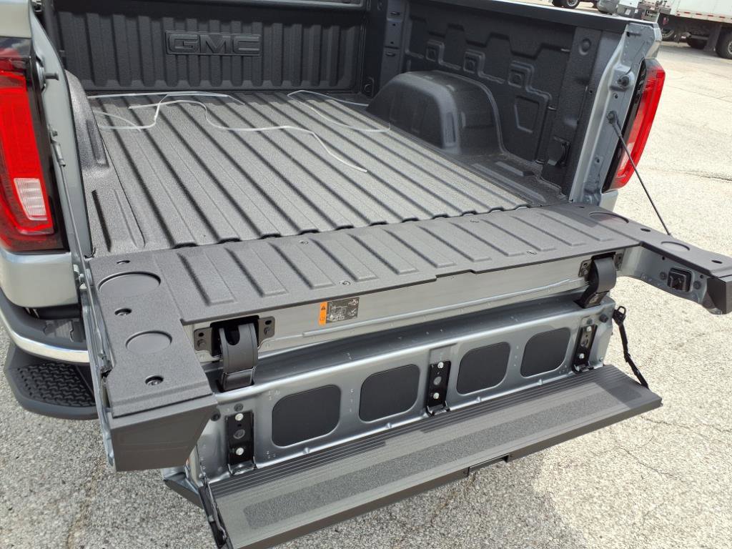 2025 Gmc Sierra SLT photo 2
