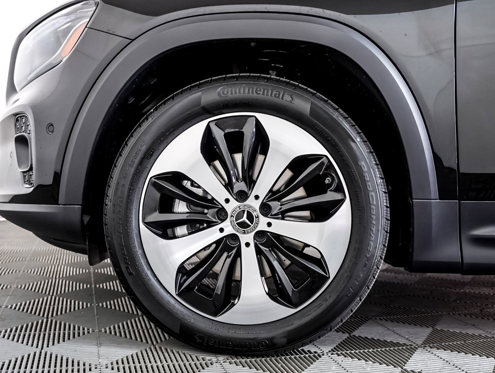 2025 Mercedes Benz GLB 250 photo 4