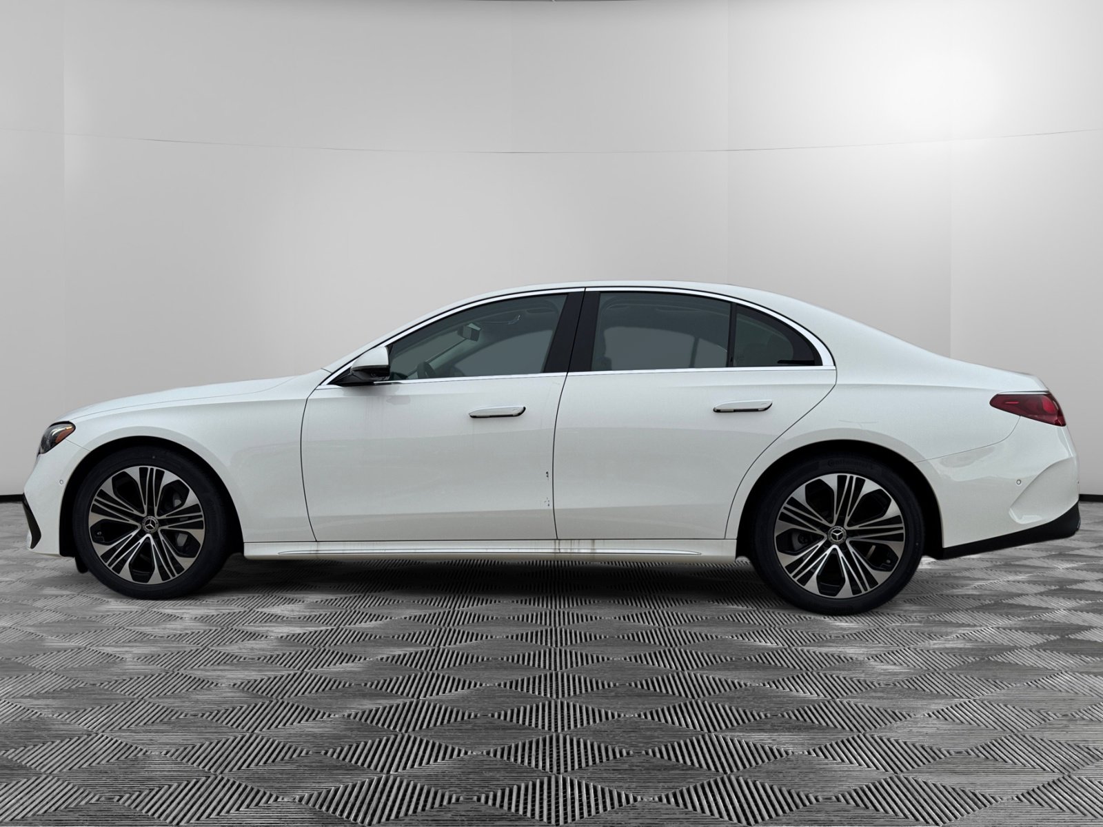 2025 Mercedes Benz E 350 4MATIC Sedan photo 2