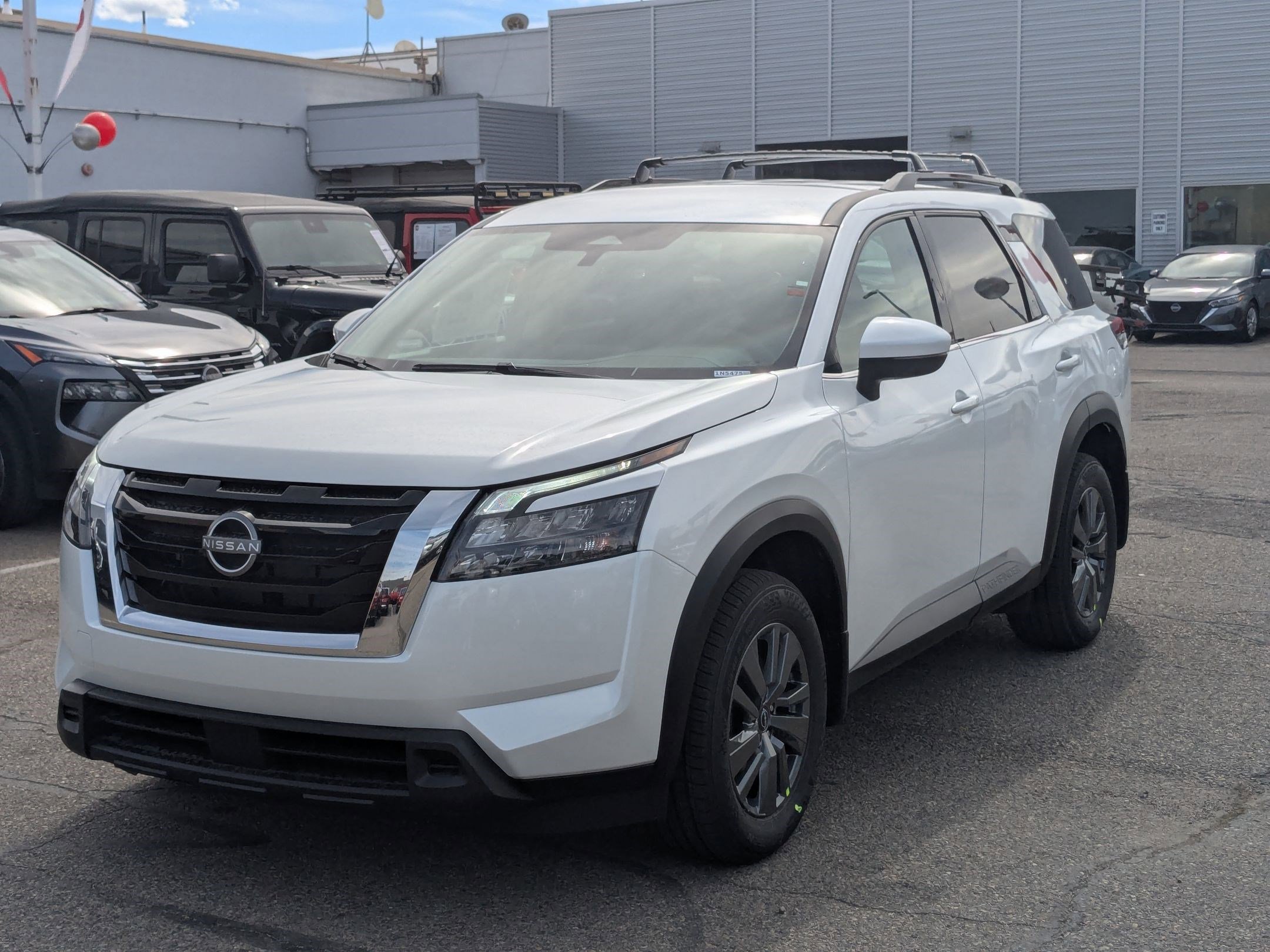 2025 Nissan Pathfinder SV photo 4