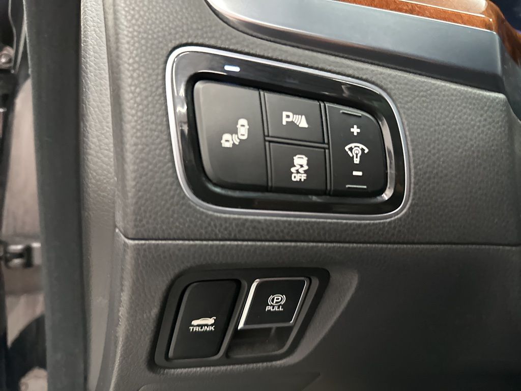 2014 Hyundai Equus Signature photo 16