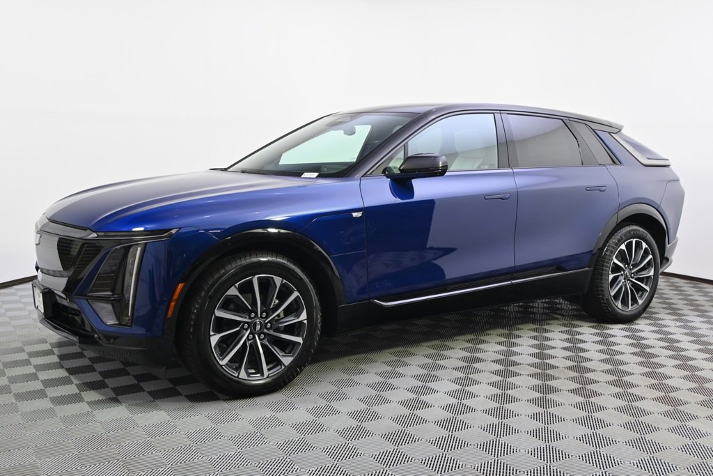 2025 Cadillac Lyriq Sport photo 2