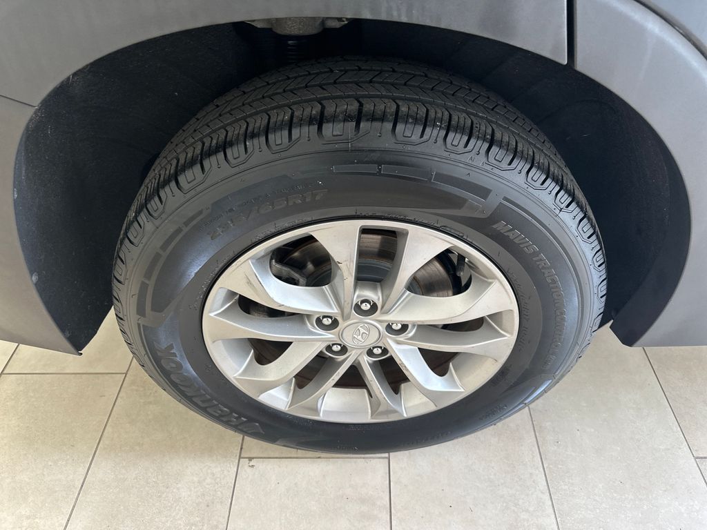 2019 Hyundai Santa Fe SE photo 7