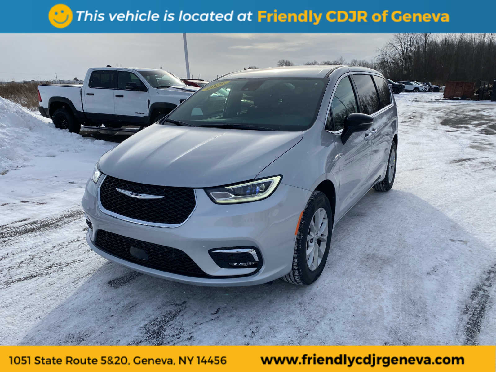 2026 Chrysler Pacifica Select's photo