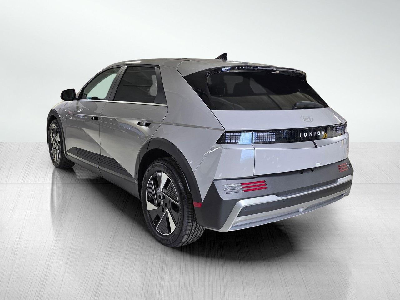 2026 Hyundai Ioniq 5 SEL photo 4