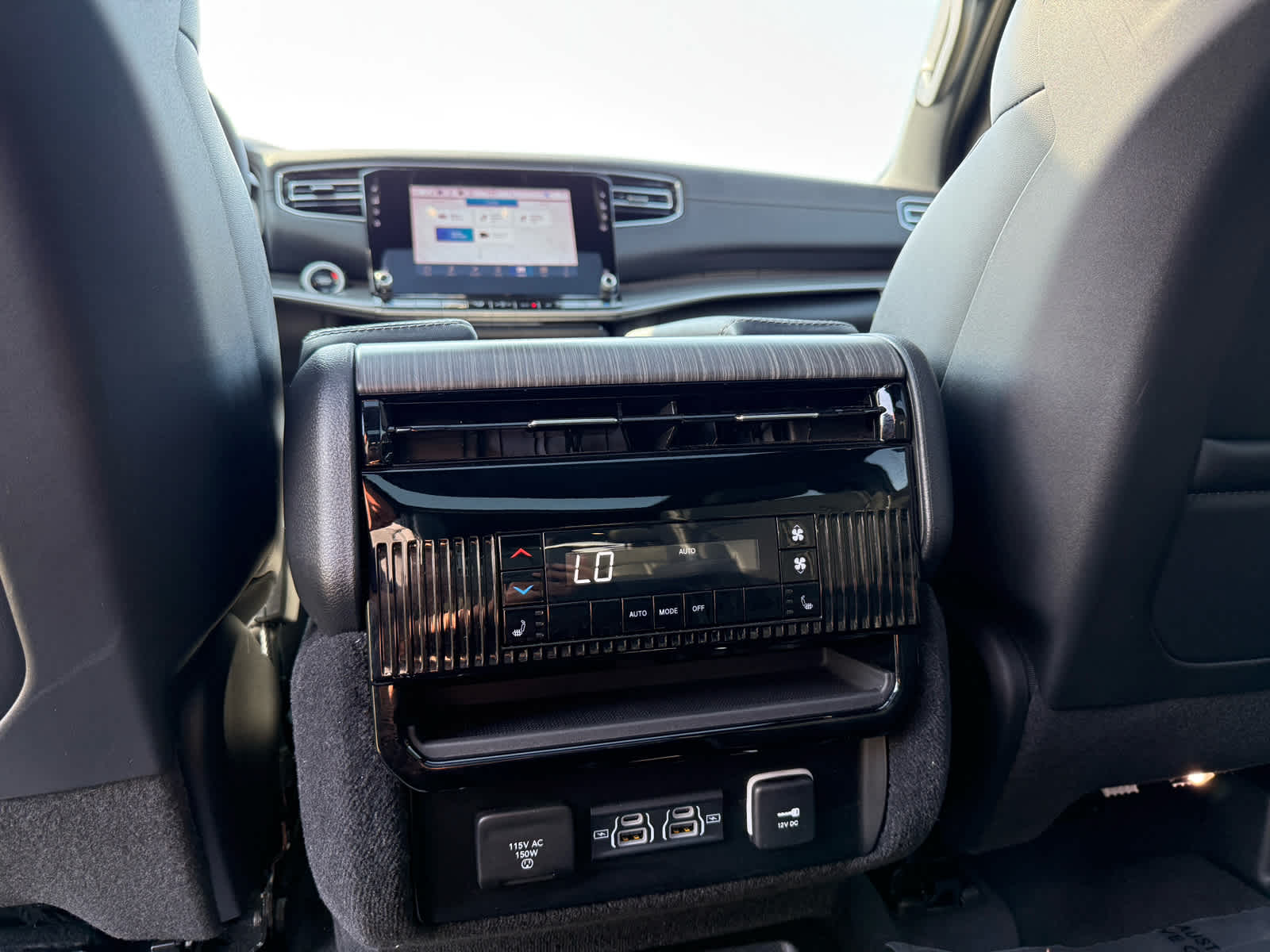 2024 Jeep Wagoneer L Series III photo 15