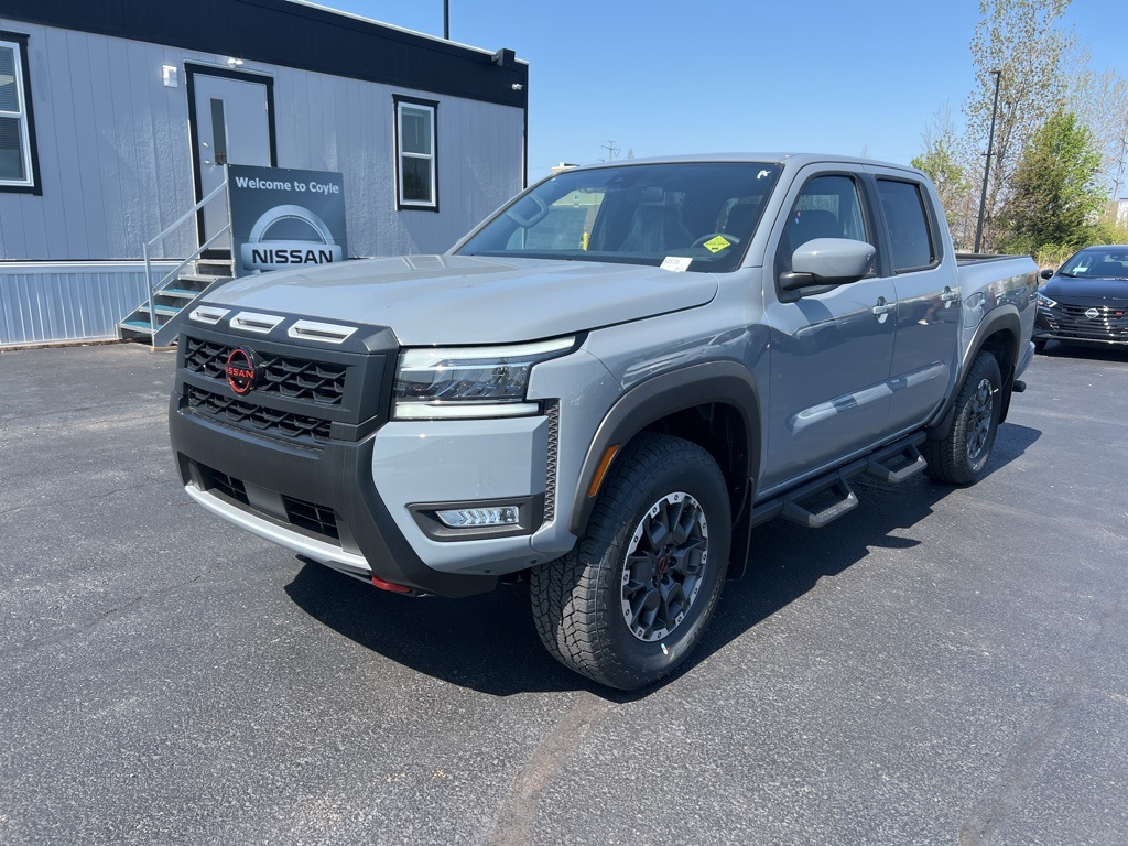 2025 Nissan Frontier PRO-4X photo 3