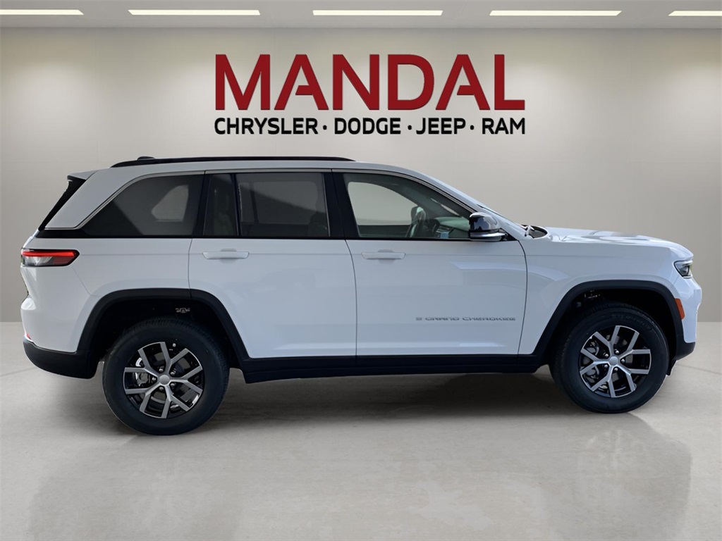 2025 Jeep Grand Cherokee Limited photo 3
