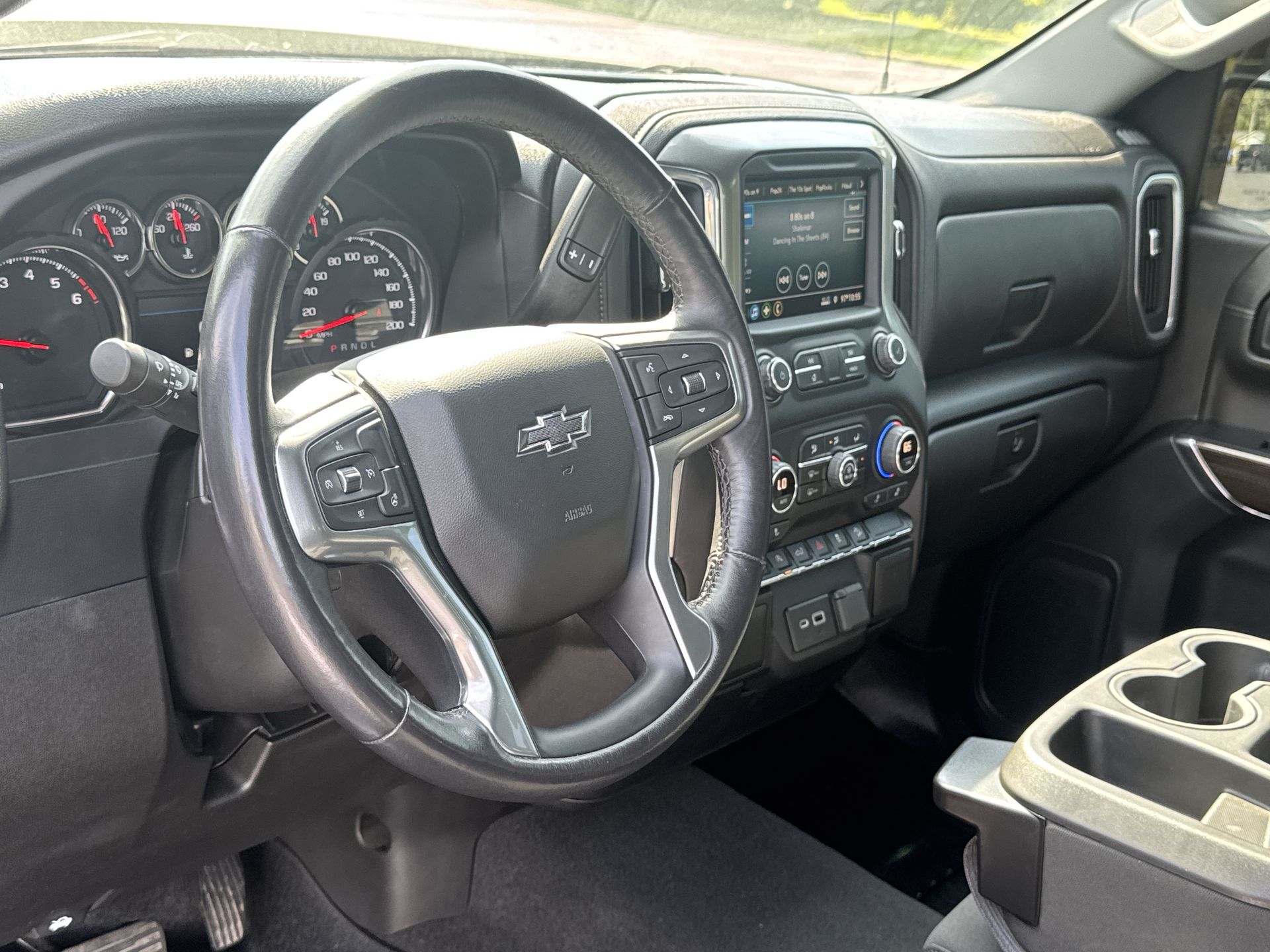 2022 Chevrolet Silverado 1500 RST photo 2