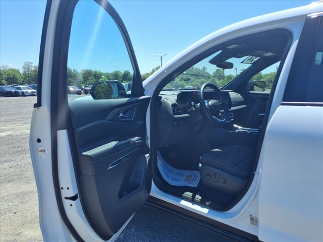 2024 Chevrolet Traverse photo 12