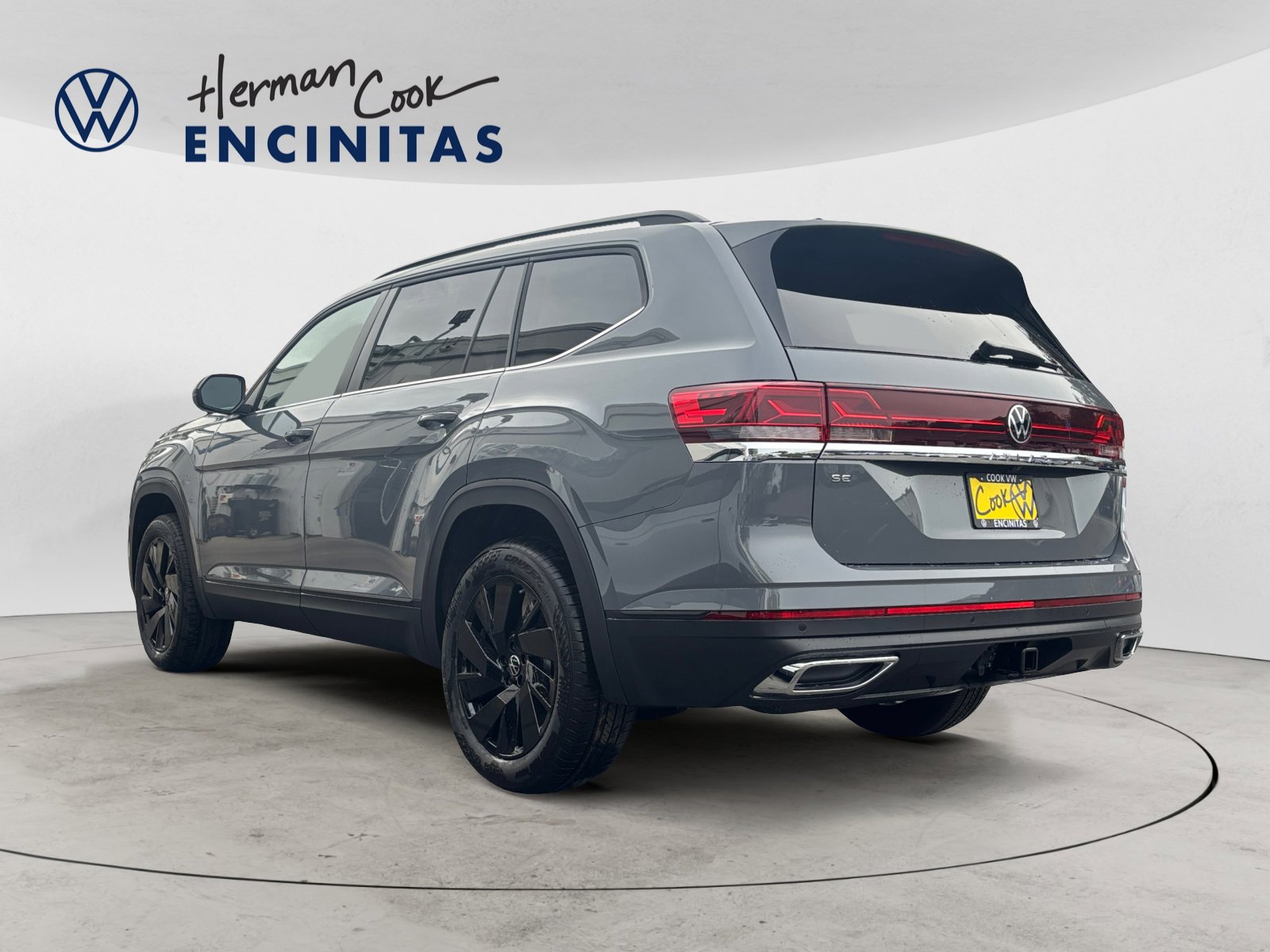 2026 Volkswagen Atlas SE Technology photo 2