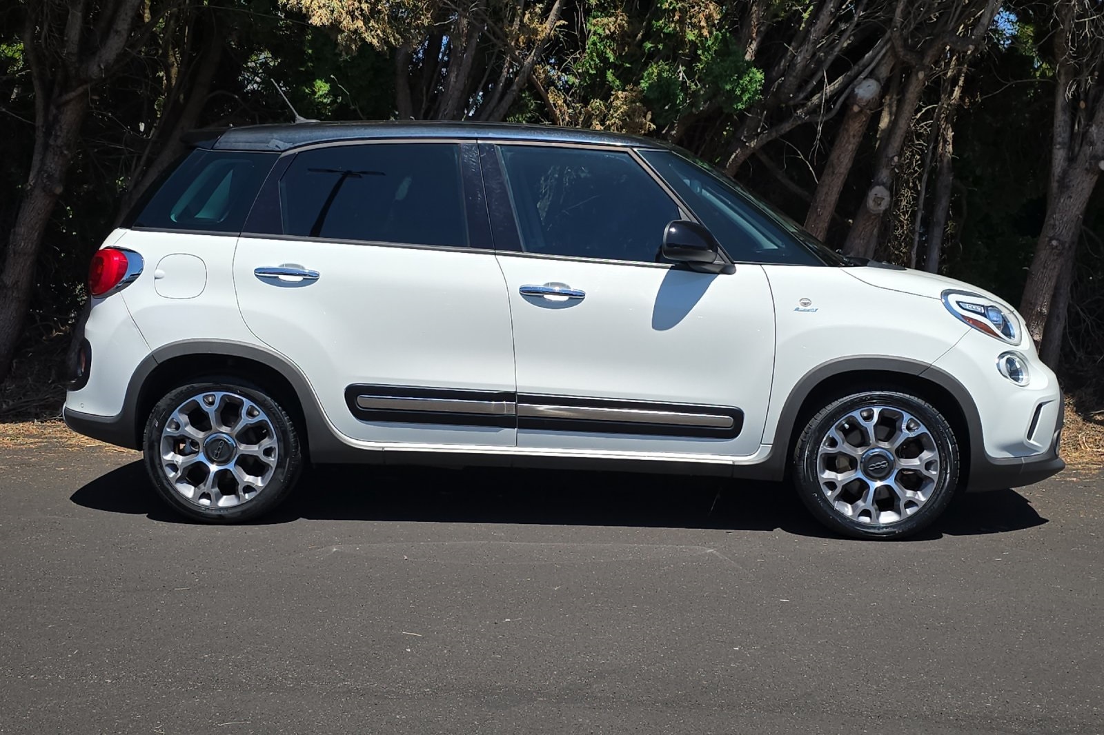 2015 Fiat 500L Trekking photo 2