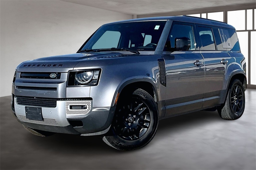 2024 Land Rover Defender S's photo