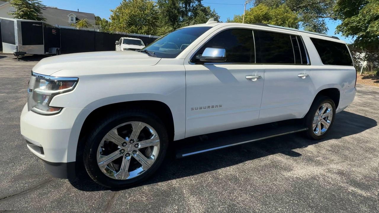 2017 Chevrolet Suburban Premier photo 4