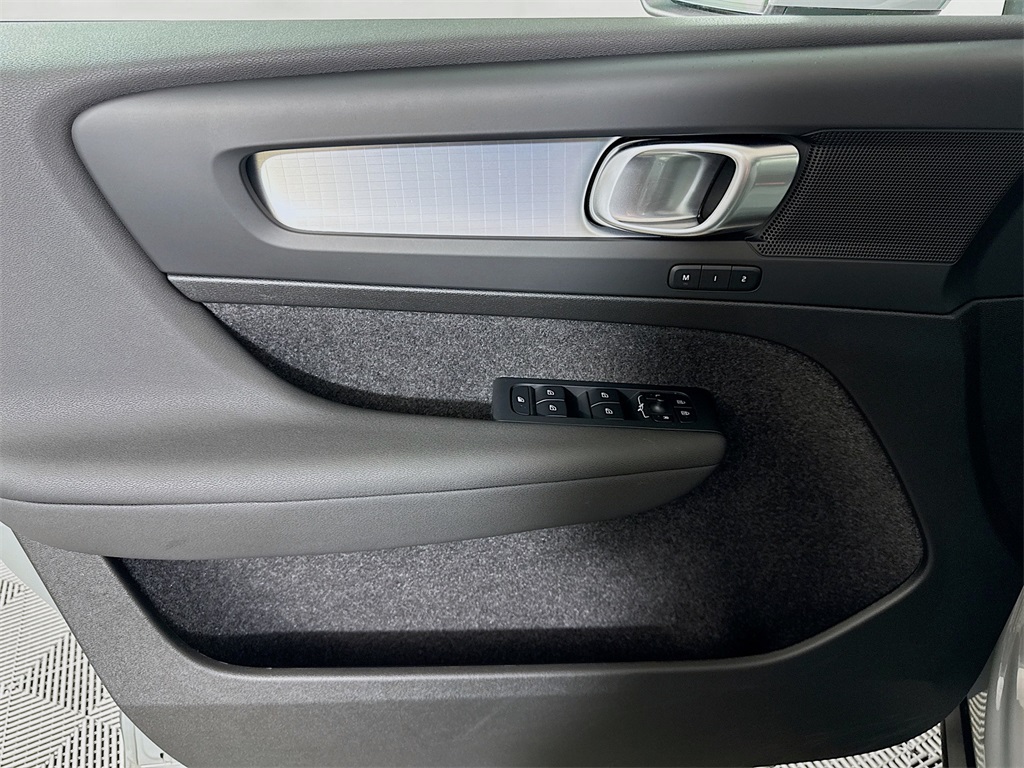 2025 Volvo XC40 Core photo 20
