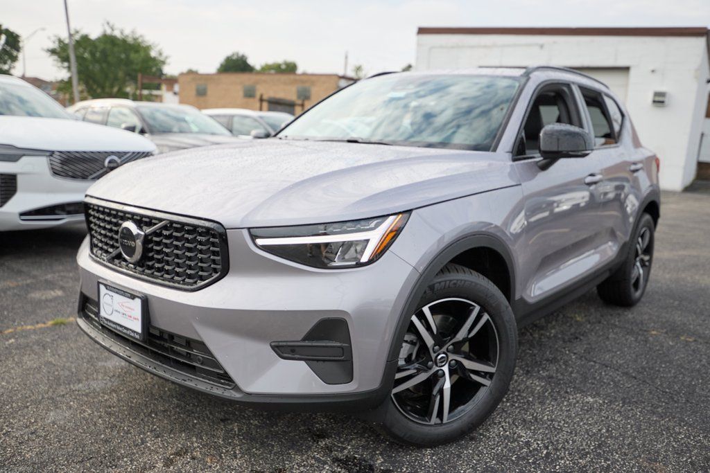 2026 VOLVO XC40 - Image 1