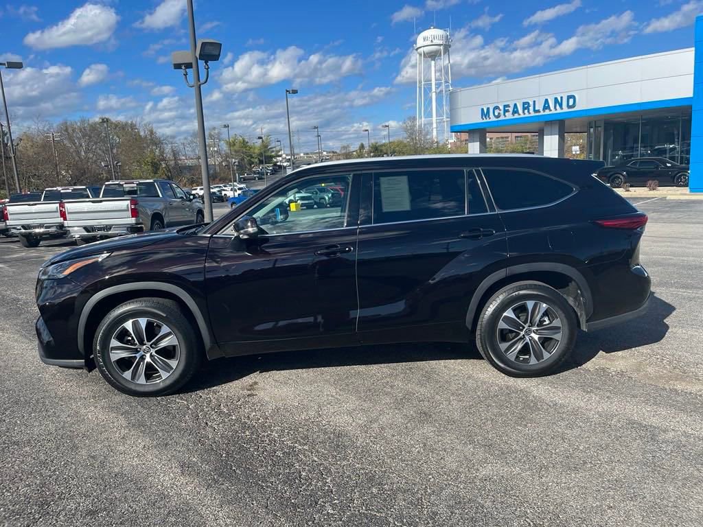 2022 Toyota Highlander XLE photo 3