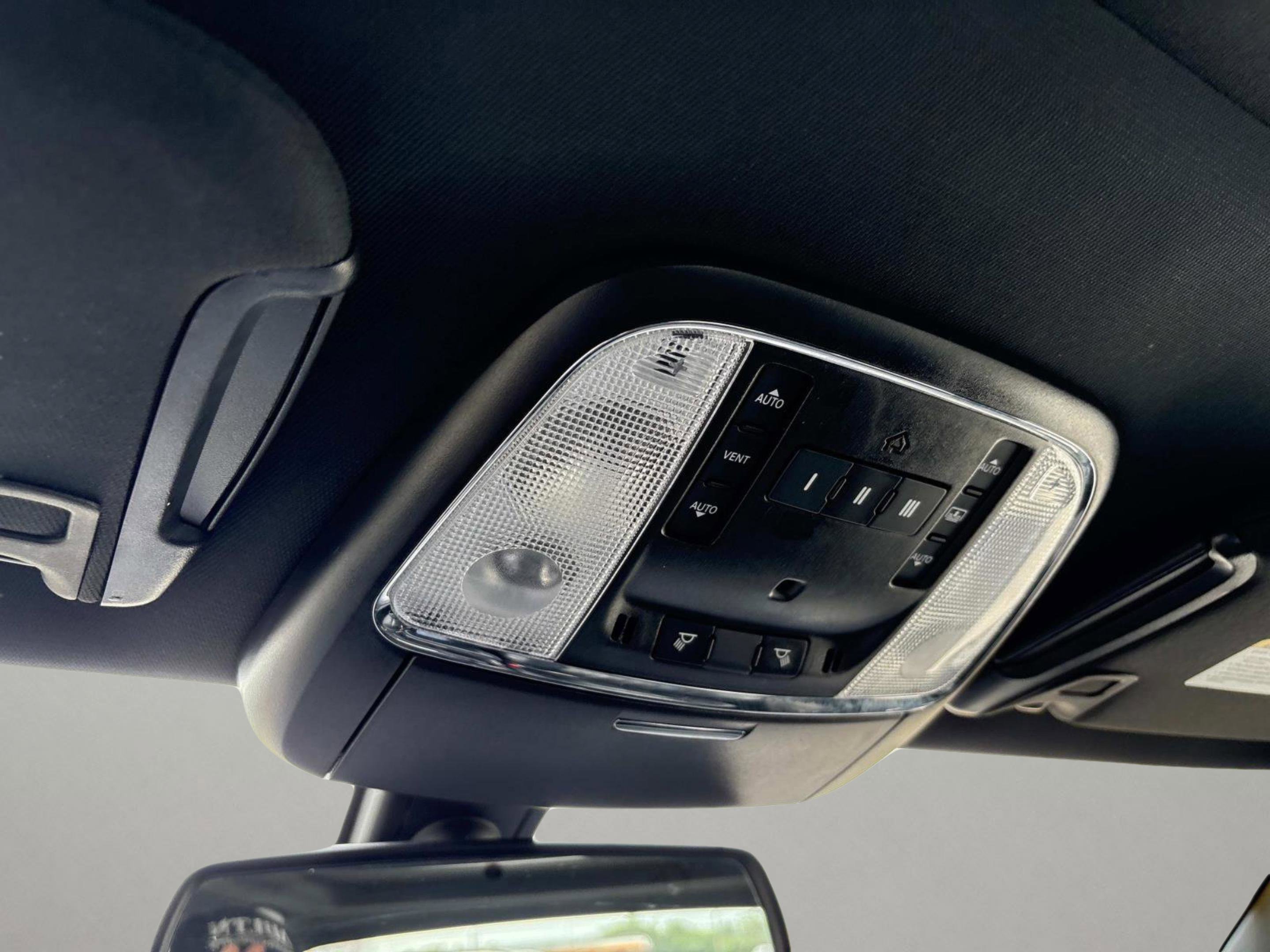 2022 Chrysler 300 S photo 28