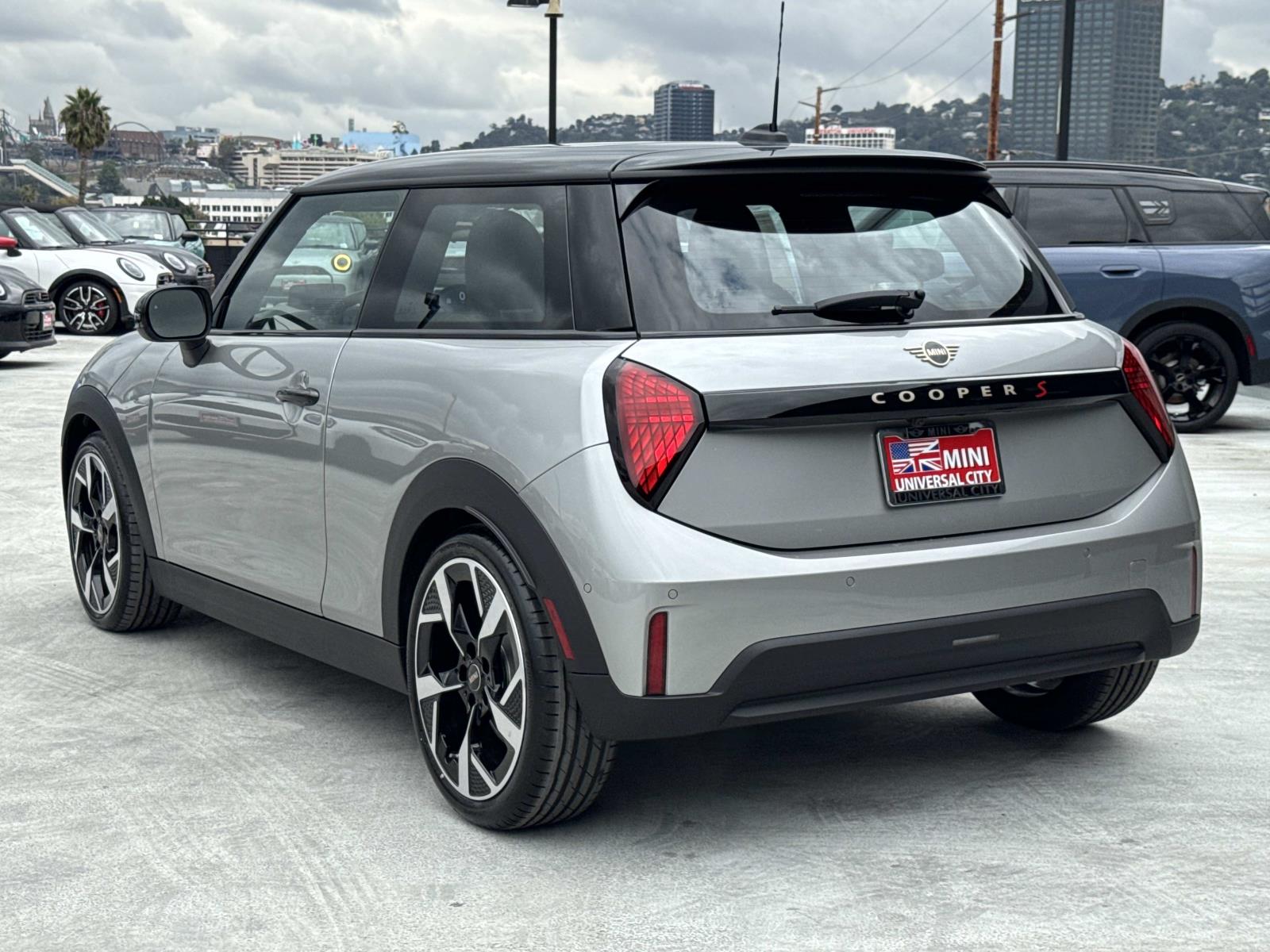 2026 Mini Cooper 2 Door Hardtop Signature photo 3