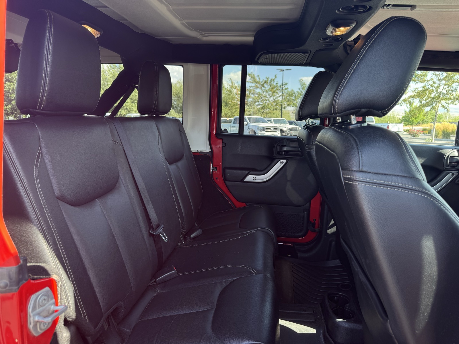 2017 Jeep Wrangler Unlimited Sahara photo 13