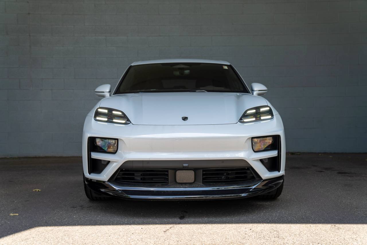 2025 Porsche Macan Turbo Electric photo 12