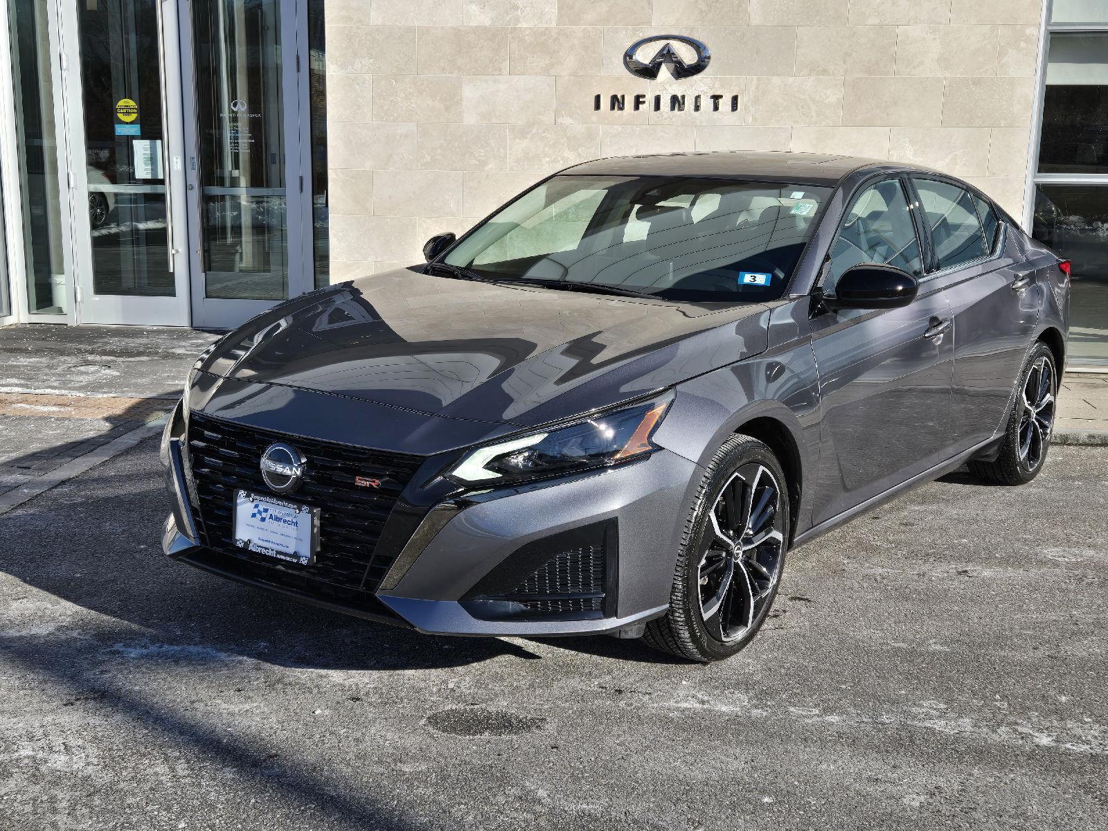 2024 Nissan Altima SR's photo