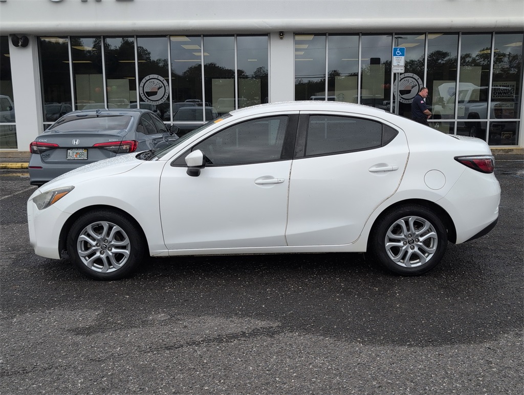 2017 Toyota Yaris iA Base photo 8
