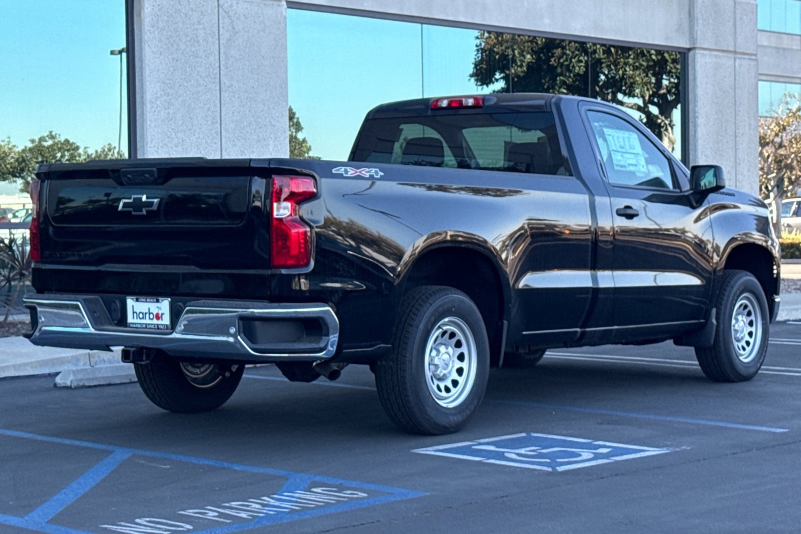 2025 Chevrolet Silverado 1500 photo 4