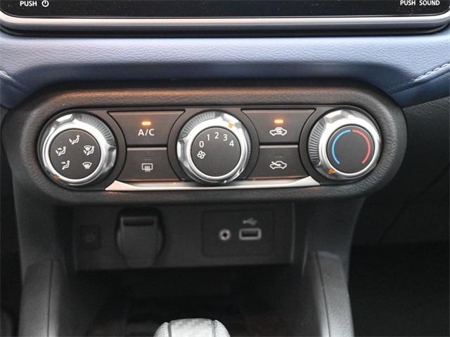 2025 Nissan Versa SV photo 4