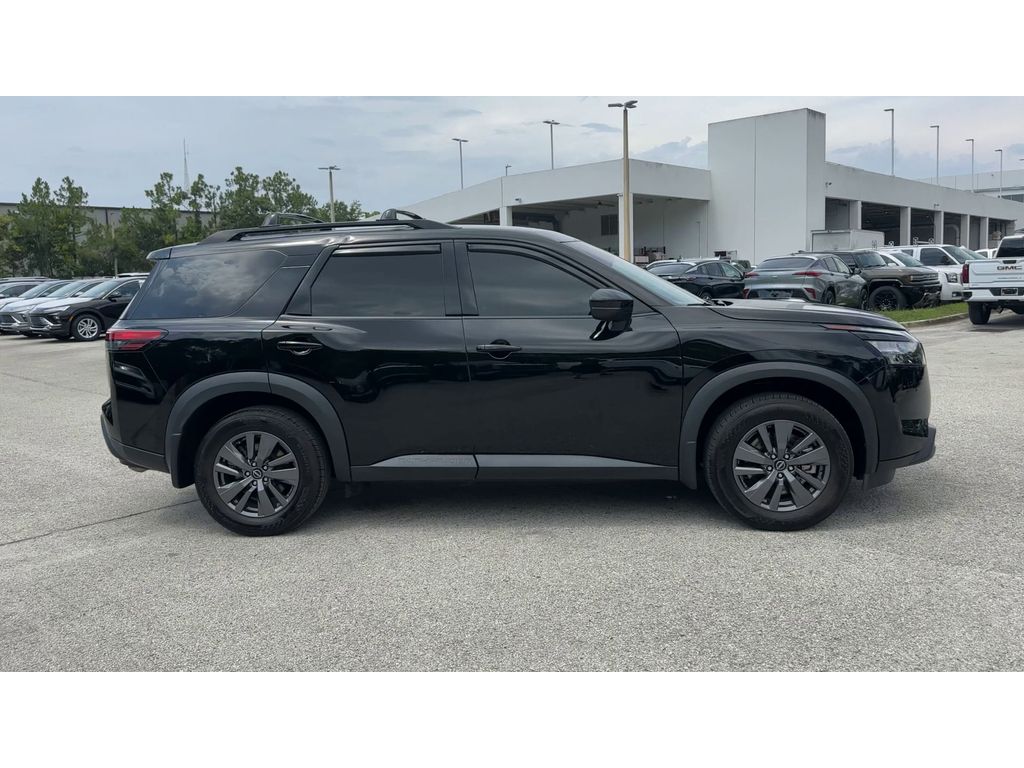 2024 Nissan Pathfinder SV photo 9
