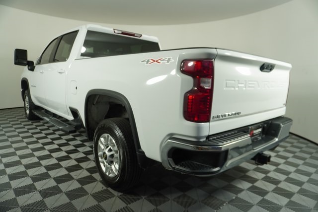 2024 Chevrolet Silverado 2500HD LT photo 2