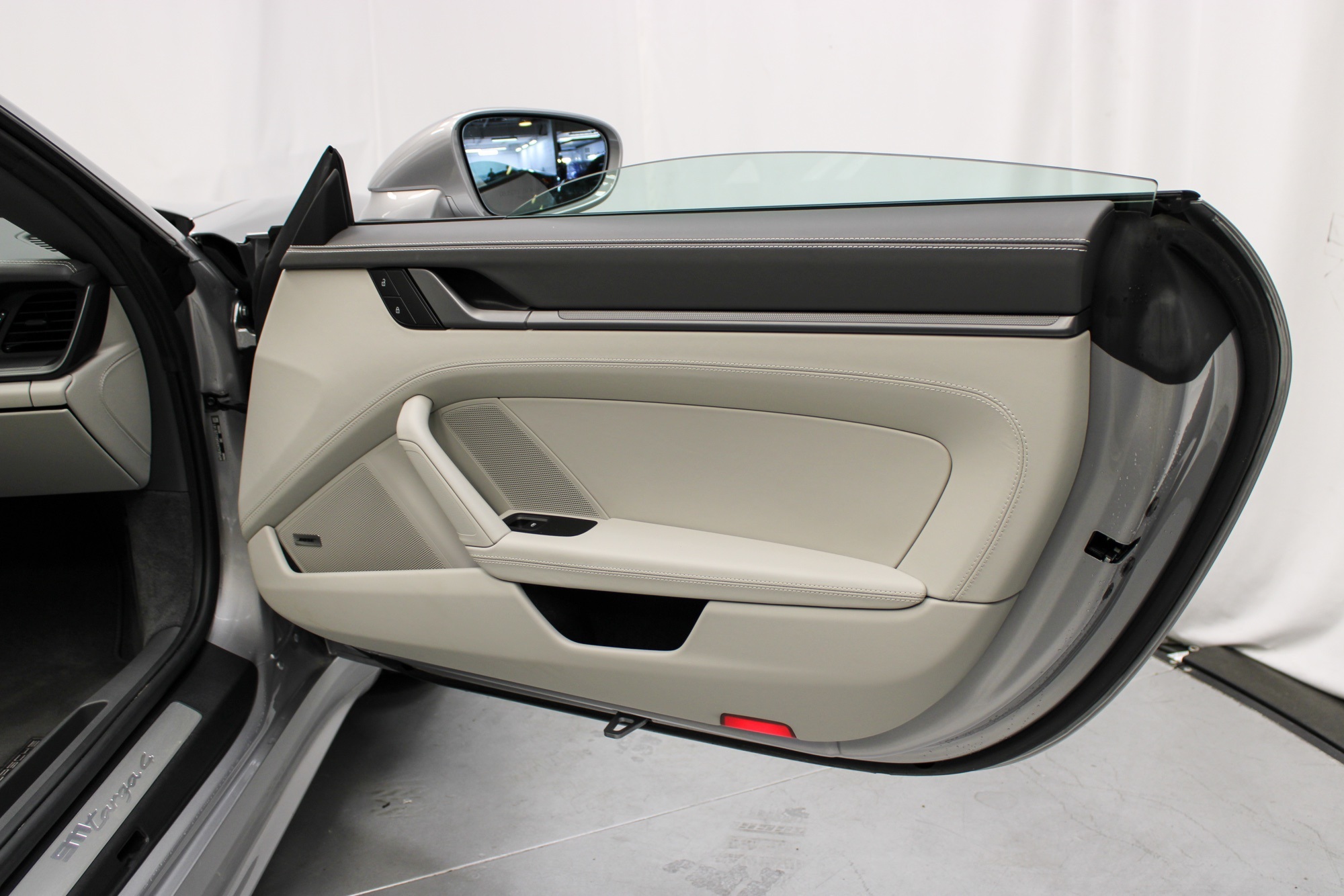 2024 Porsche 911 Targa 4 photo 32