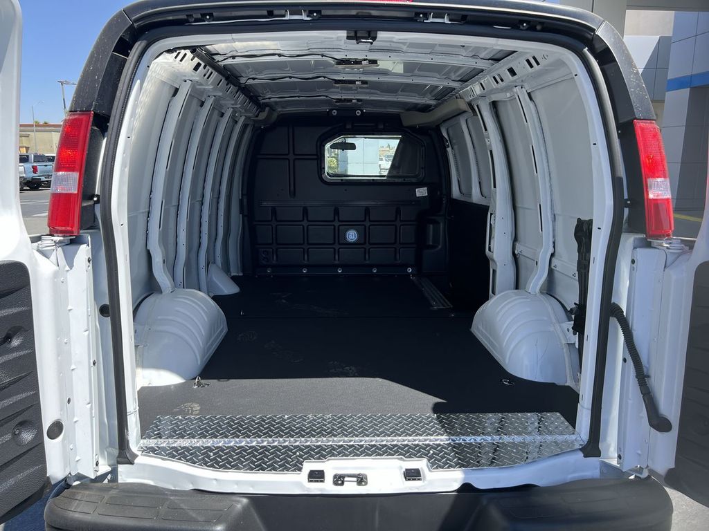 2025 Chevrolet Express Cargo 2500 photo 23