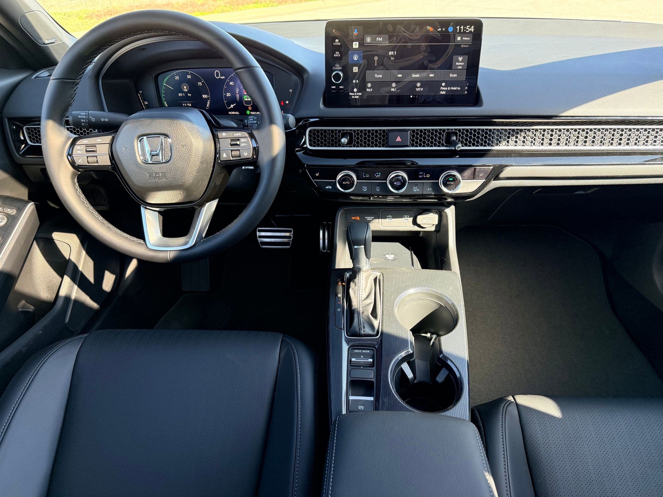 2026 Honda Civic Hatchback Hybrid Sport Touring photo 4