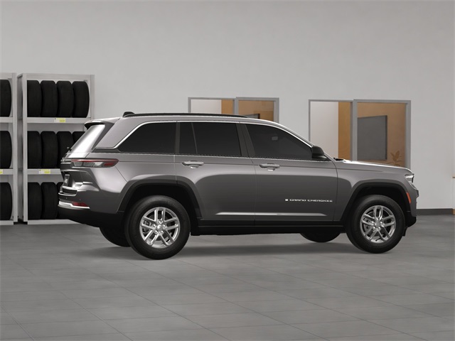 2025 Jeep Grand Cherokee Laredo photo 6