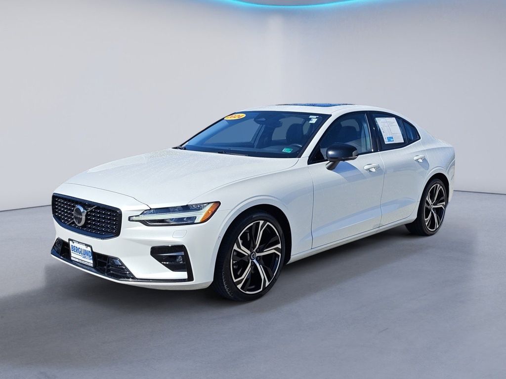 2024 Volvo S60 B5 Plus photo 33