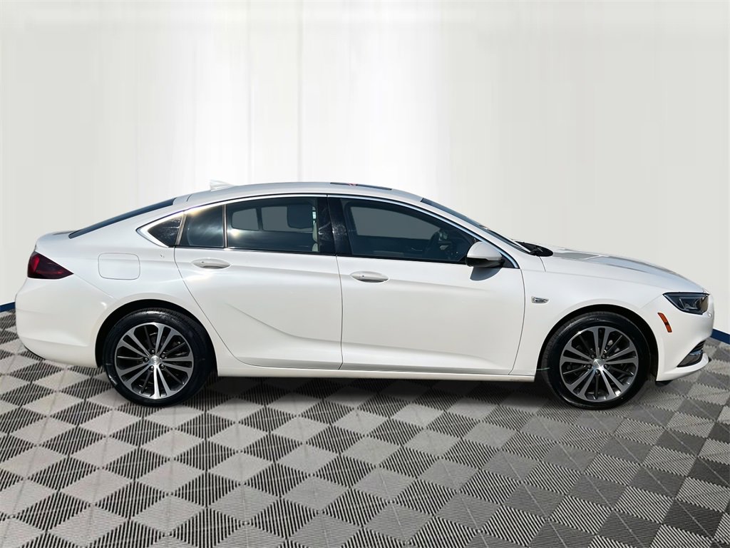2018 Buick Regal Essence photo 6