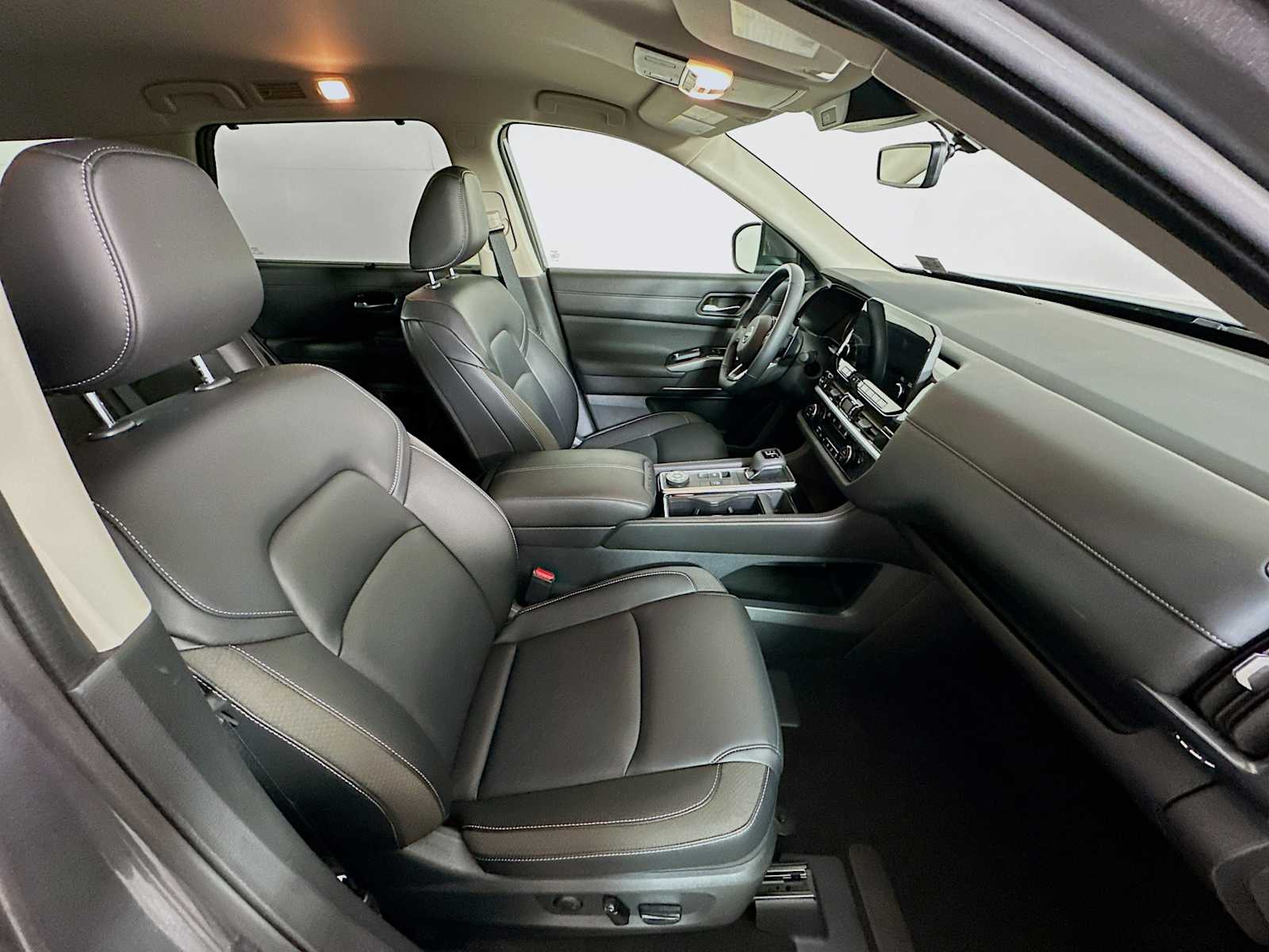 2025 Nissan Pathfinder SL photo 26