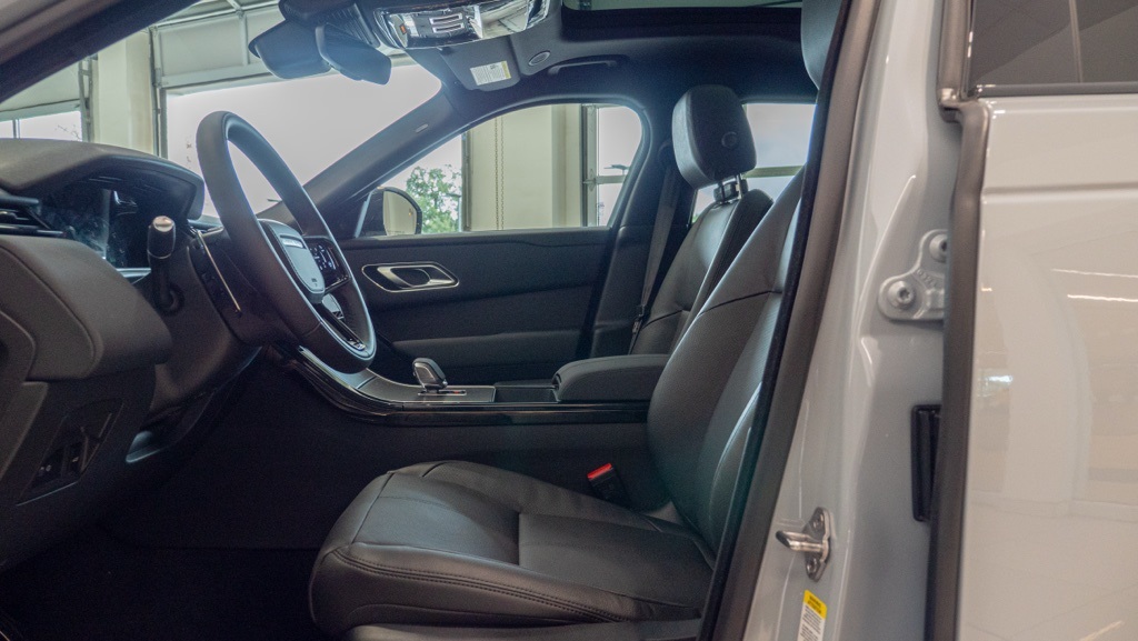 2025 Land Rover Range Rover Velar SE photo 13