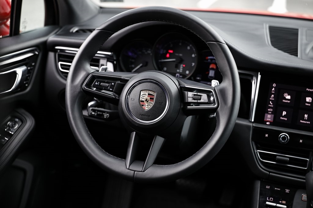 2025 Porsche Macan T photo 29