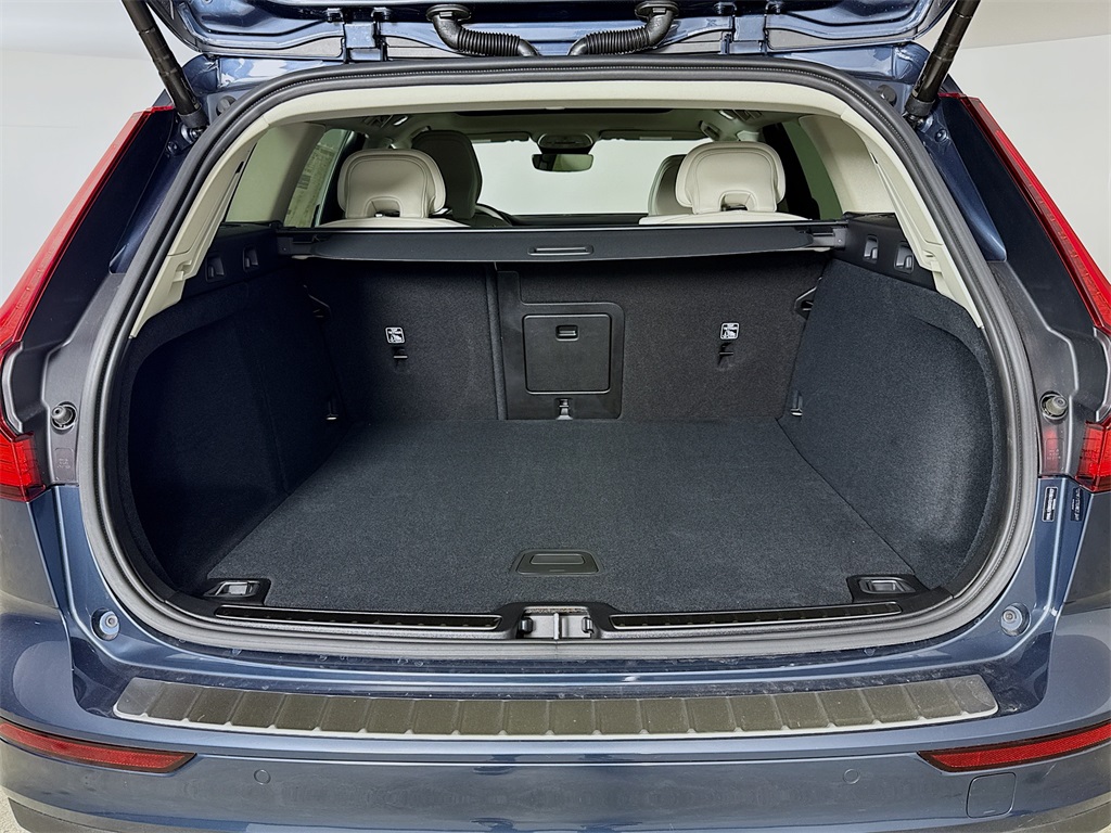 2026 Volvo V60 Cross Country B5 Plus photo 25