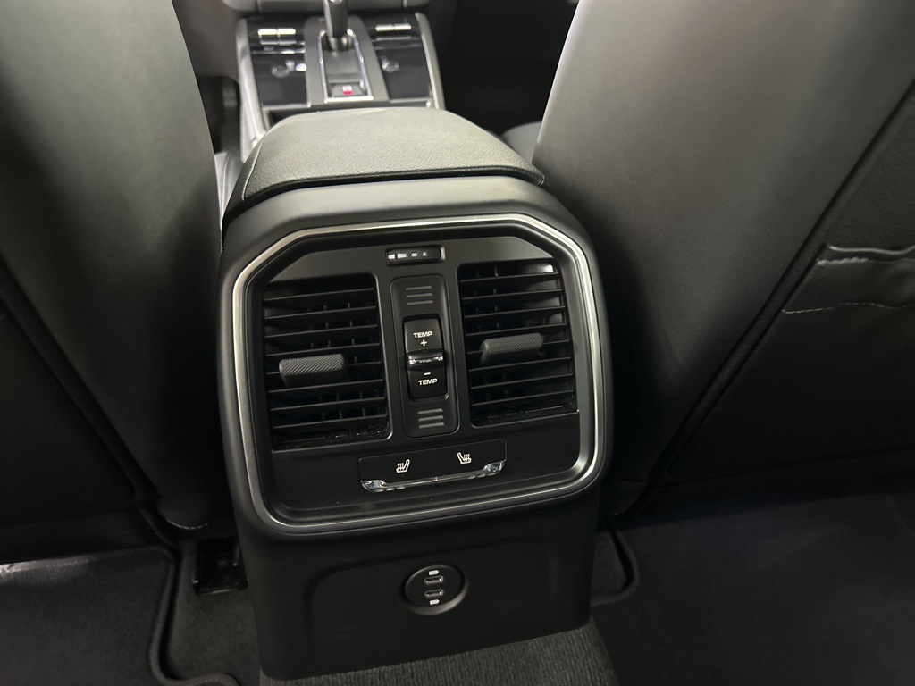 2025 Porsche Macan Base photo 19