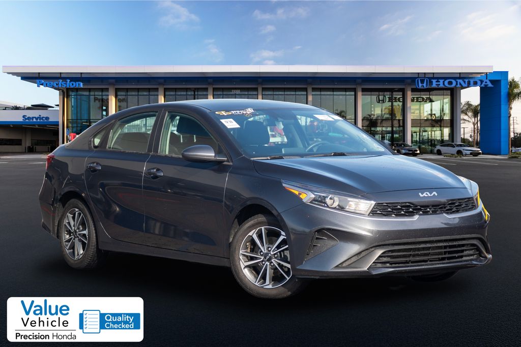 2023 Kia Forte LXS's photo