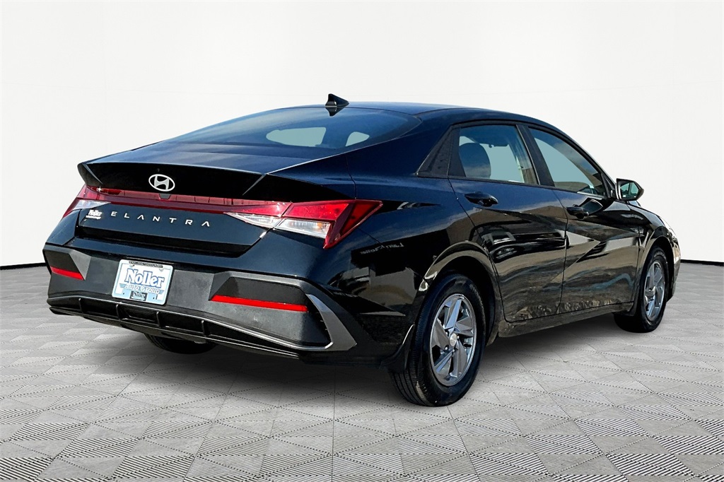 Used 2024 Hyundai Elantra SE with VIN KMHLL4DG1RU817630 for sale in Kansas City